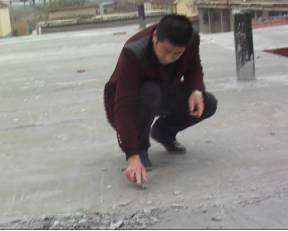 地面起砂，用水泥地面硬化劑