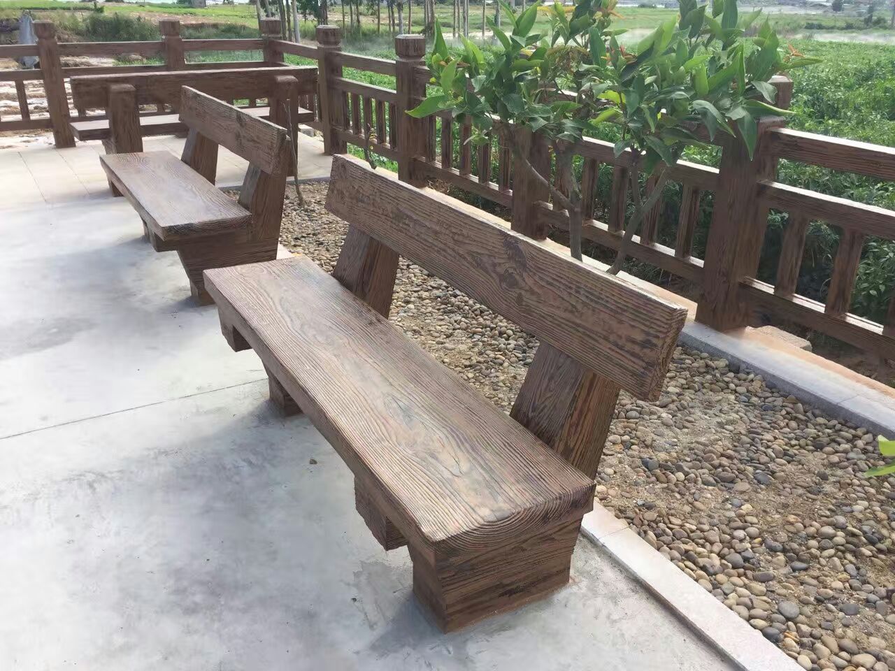 混凝土著色劑應(yīng)用于公園長椅